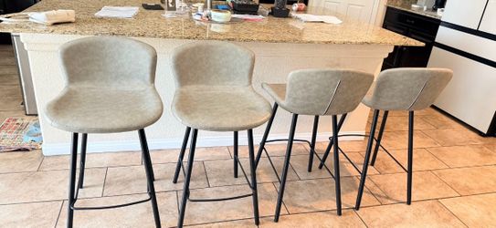 Set of 4 Counter Height Bar Stools - Like Ne