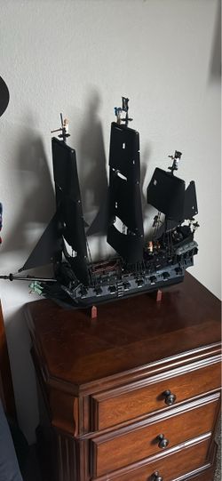 Black pearl LEGO ship BUILT