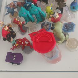 Disney Infinity 2.0: Marvel Super Heroes Marvel's The Avengers Play 20 piece set