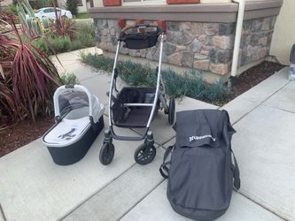 Uppababy Vista stroller, bassinet, and piggyback