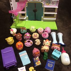 SHOPKIN Mini Mart Toy and Num Noms Collectibles
