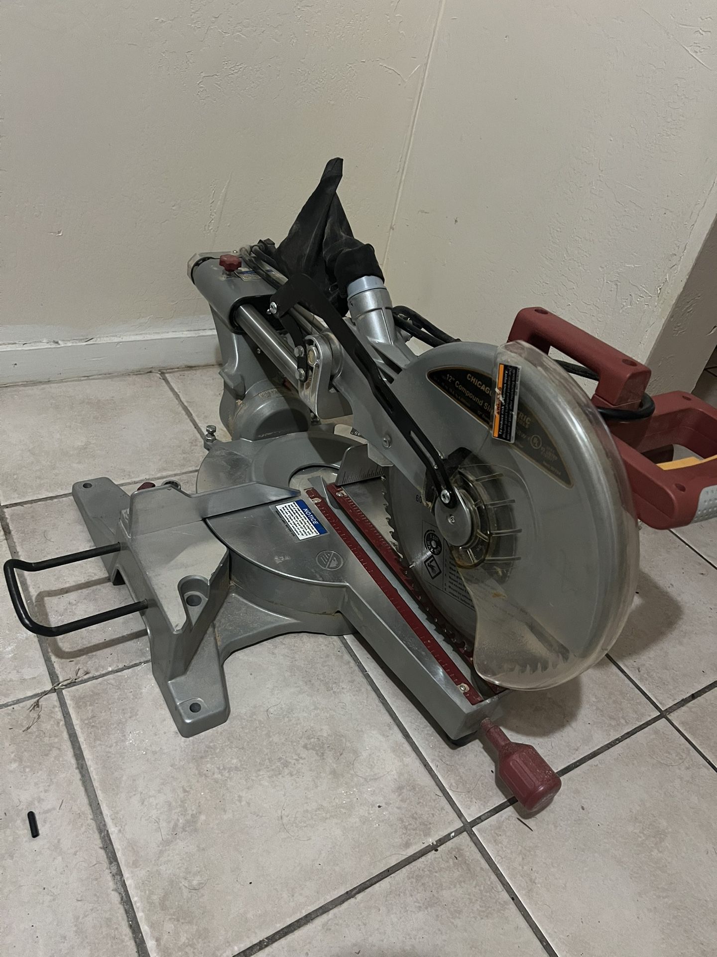 Sliding Miter Saw