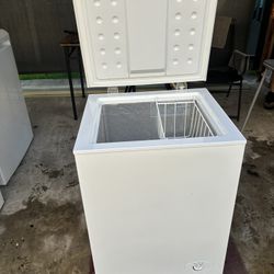 Arctic King 3.5 Cu ft Chest Freezer