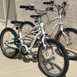 2 Girls Electra Sprocket 1 20in Cruiser Bikes Like New Condition In Perfect Working Order Newer Tires Ready To Ride 