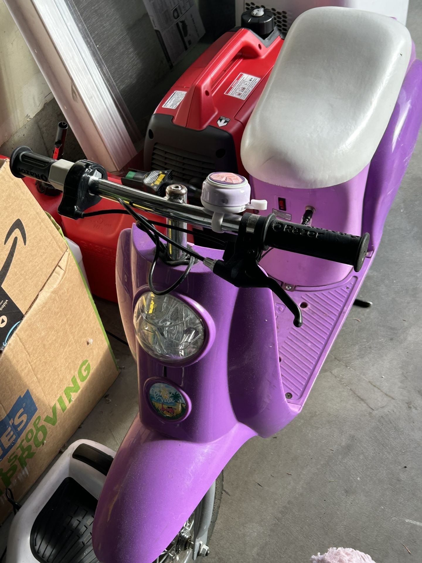 Razor Electric Moped Vespa Scooter New Batteries Works Great for Sale