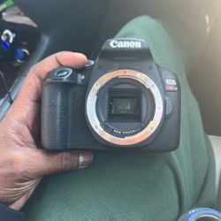 Canon Eos Rebel T7