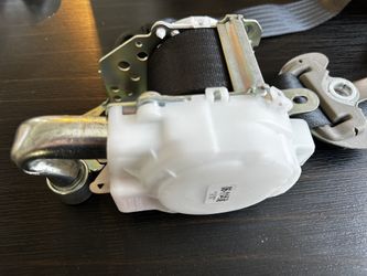 Toyota Tundra 2006— 2011 Front Left Driver Side Seat Belt