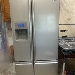 Samsung Full Size Refrigerator 