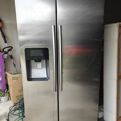 Samsung Side-by-Side Refrigerator 