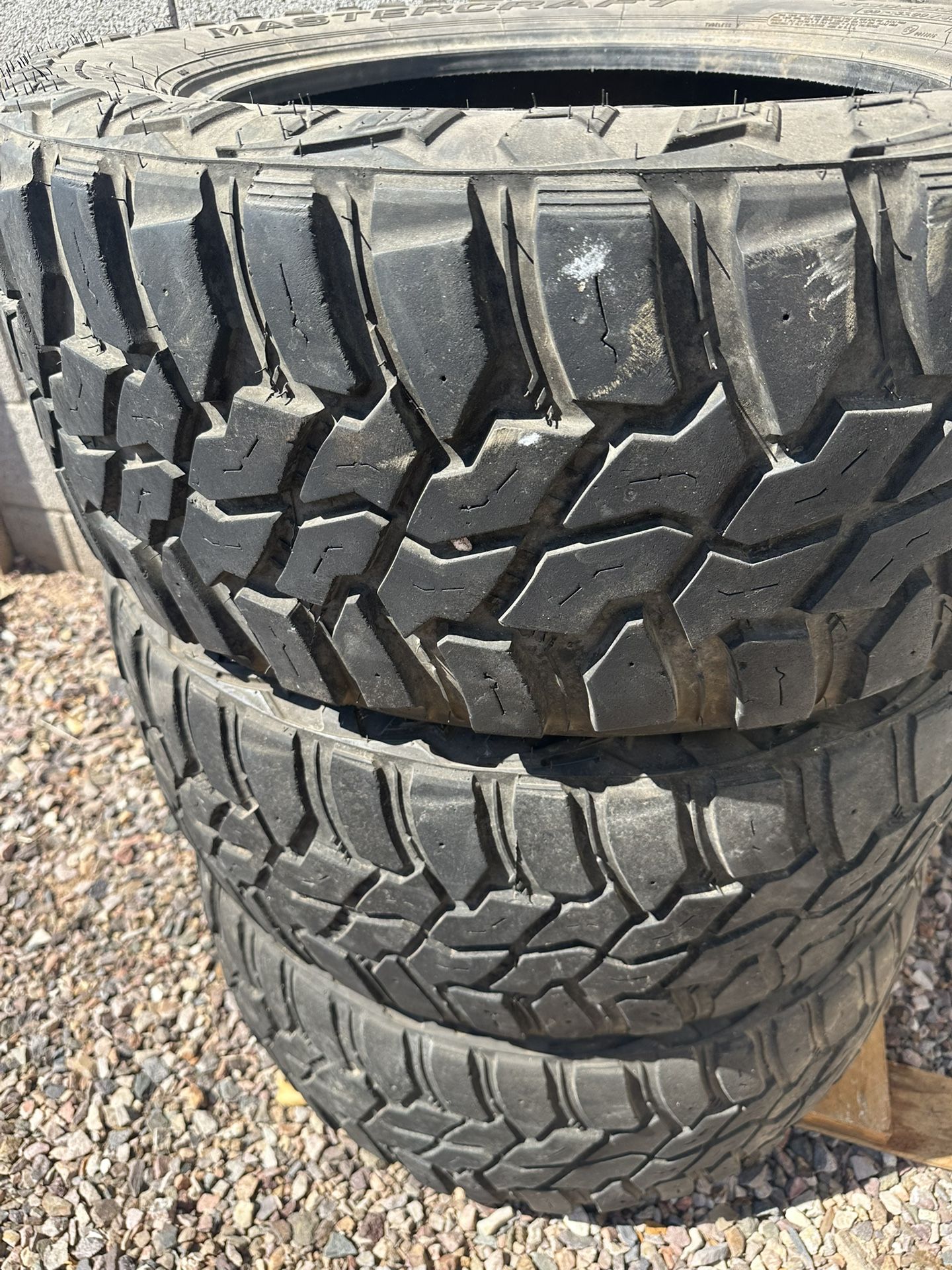 Tires LT305/55R20