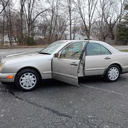 1998 Mercedes-Benz E320