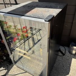 Insigni Outdoor Fridge. 130-Can Beverage Cooler.