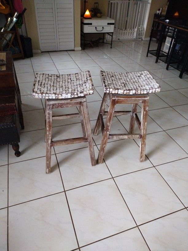 2 Swivel Bar Stools 28 inches