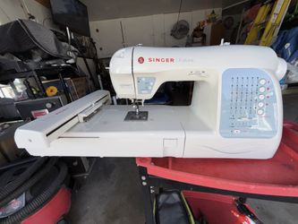 Singer Futura 400 XL (See Description)