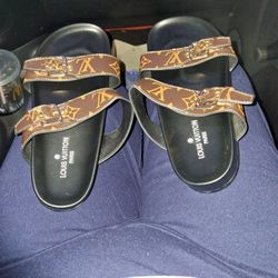 Louis Vuitton Paris Slides