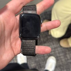 Apple Watch Series 4 44mm (USED)