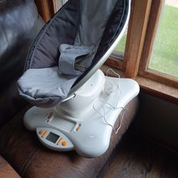 MamaRoo Baby Swing 4 Moms 