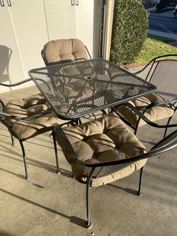 Metal outdoor Table With 4 Chairs