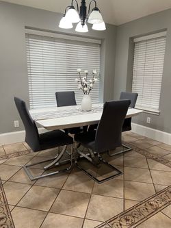 Modern Dining Set Table and 4 chairs
