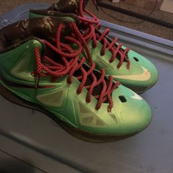Men’s Lebrons Size 9.5