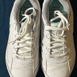 Women Fila Tennis Shoes Size 8.5