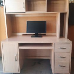 Desk With Hutch