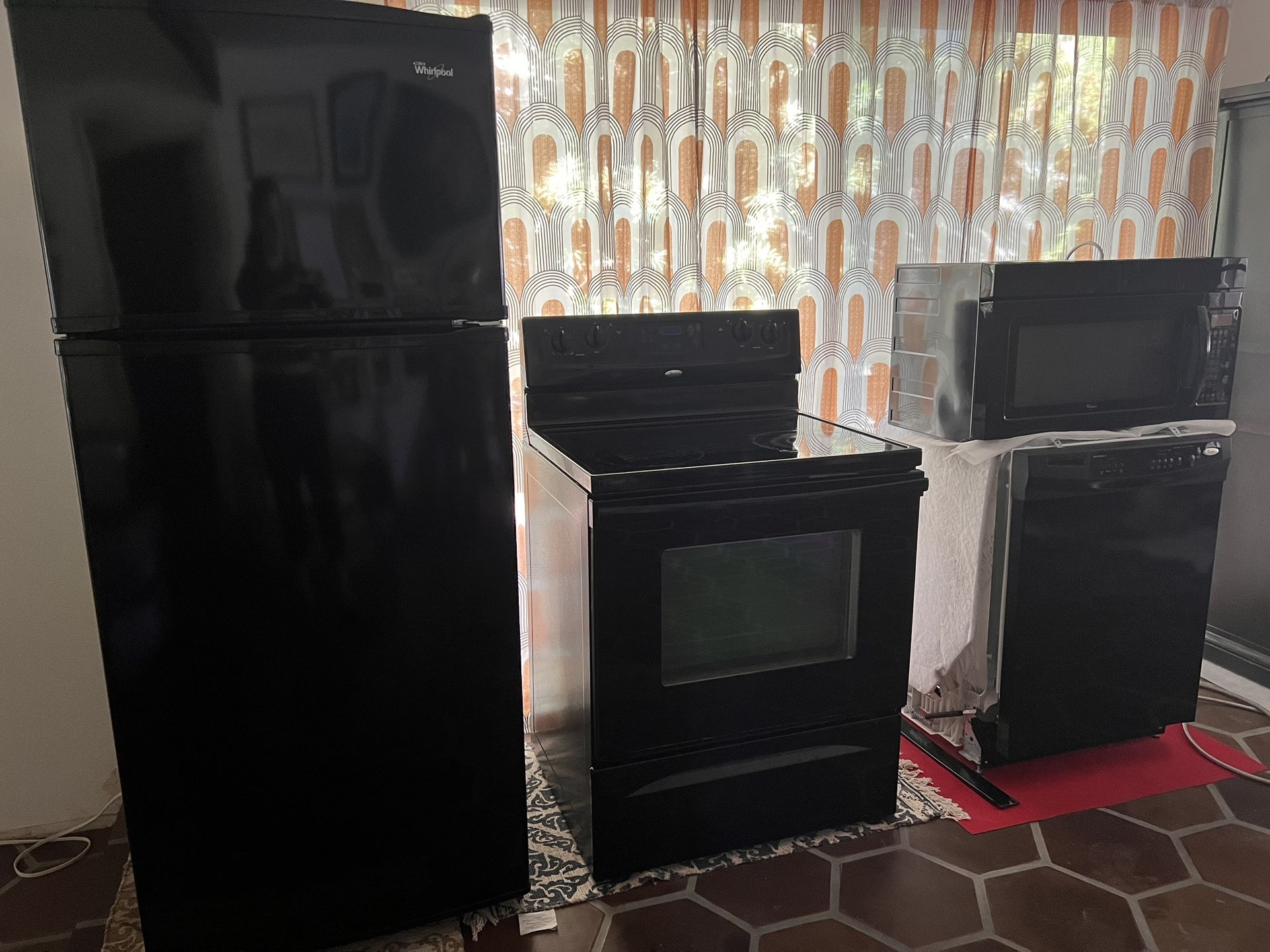 Black GE Whirpool Kitchen Appliances For Sale