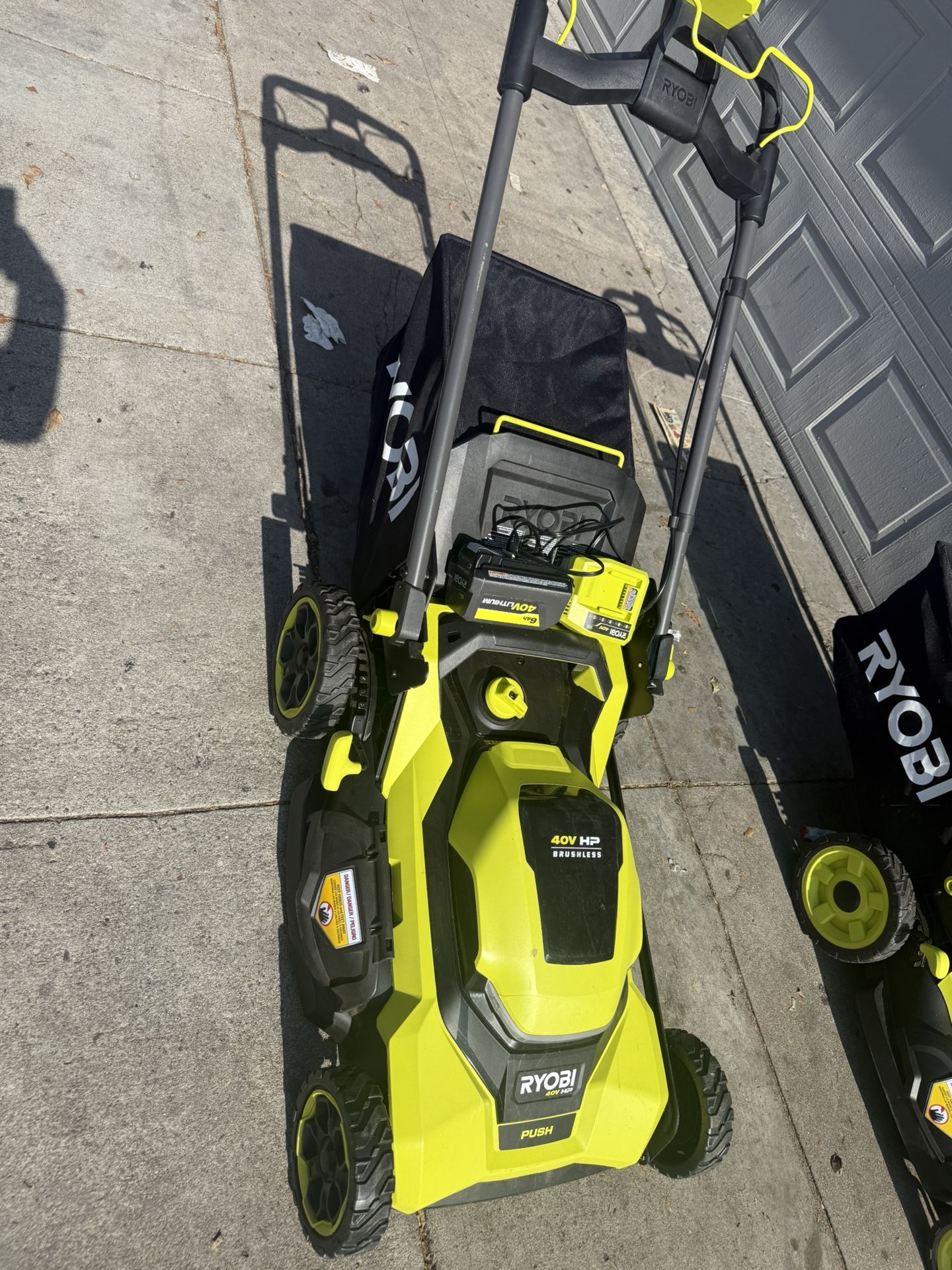 Lawnmower ryobi push 21 inch blade costumer return to Home Depot like new $199 come w 1 -6ah battery and fast charger
