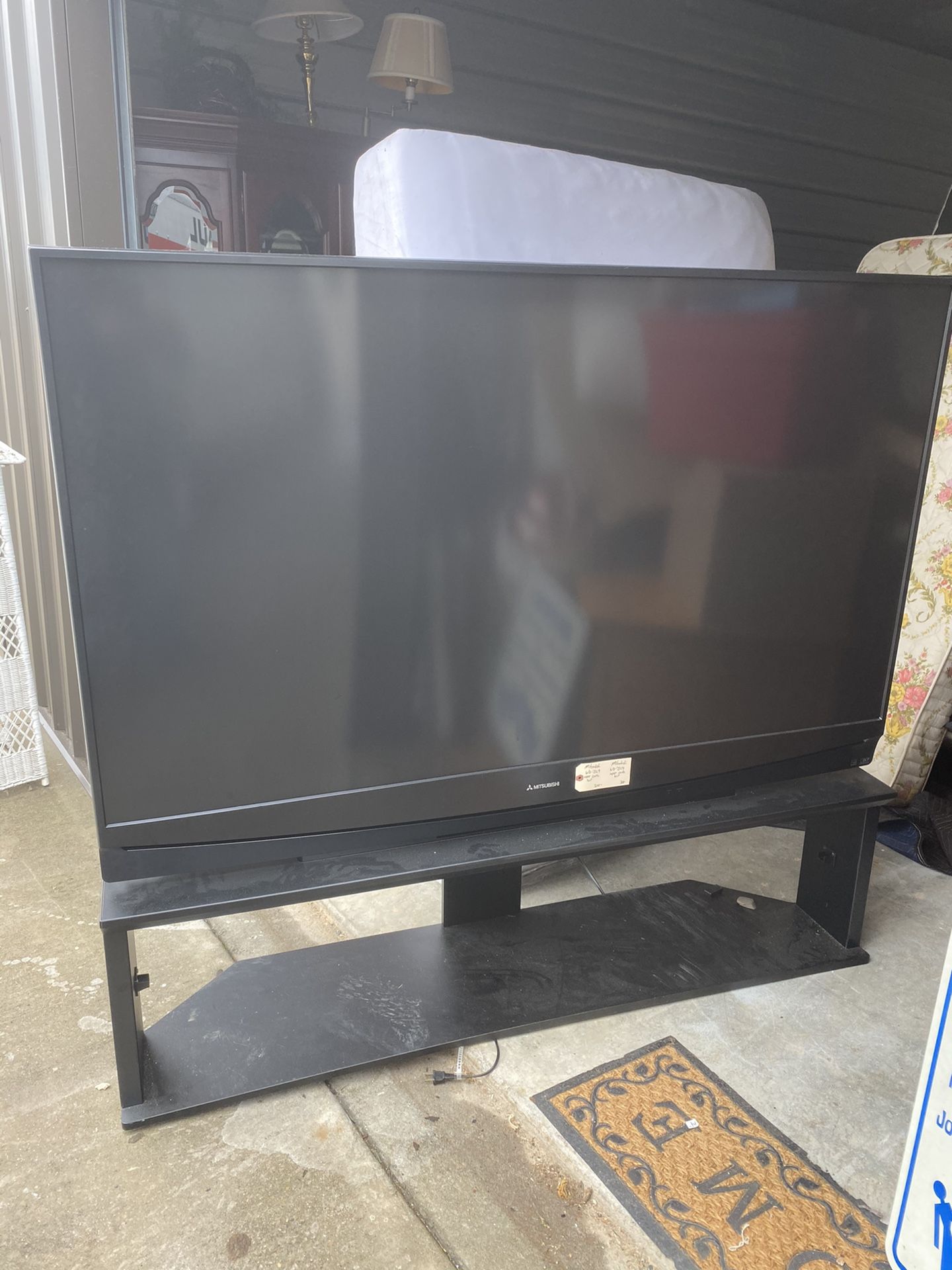 2009 Mitsubishi HD 1080p 2009 WD-73C9 50inch to 55 inch T.V works great