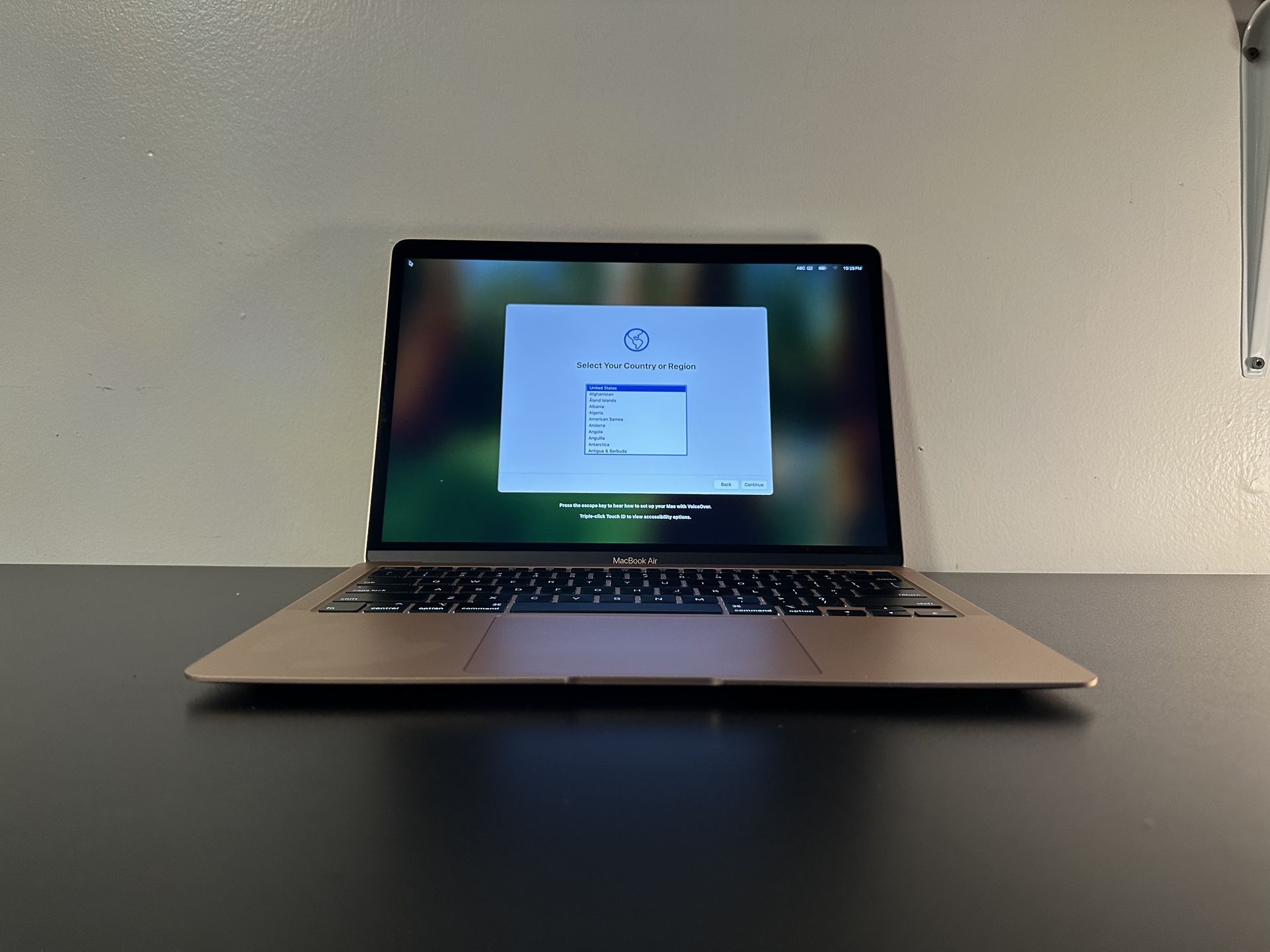 Apple Macbook Air (Retina 13 inch 2020) Gold 1.1GHz Quad i5 8GB RAM 512GB SSD