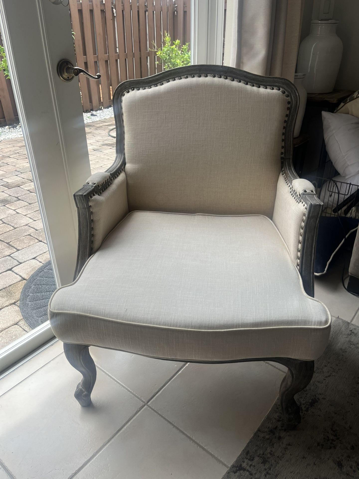 Vintage-Style Accent Chair – Elegant Carved Wood Frame Price: $65 (OBO) 📍 Pickup Only – Miami Lakes