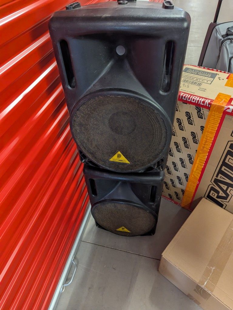 Behringer Euro Live B212D Powered Dj Speakers