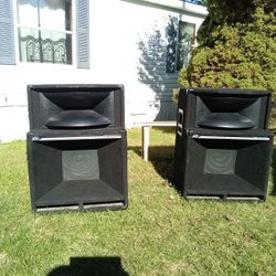 Sound Reinforcement System - Peavey HC 1522