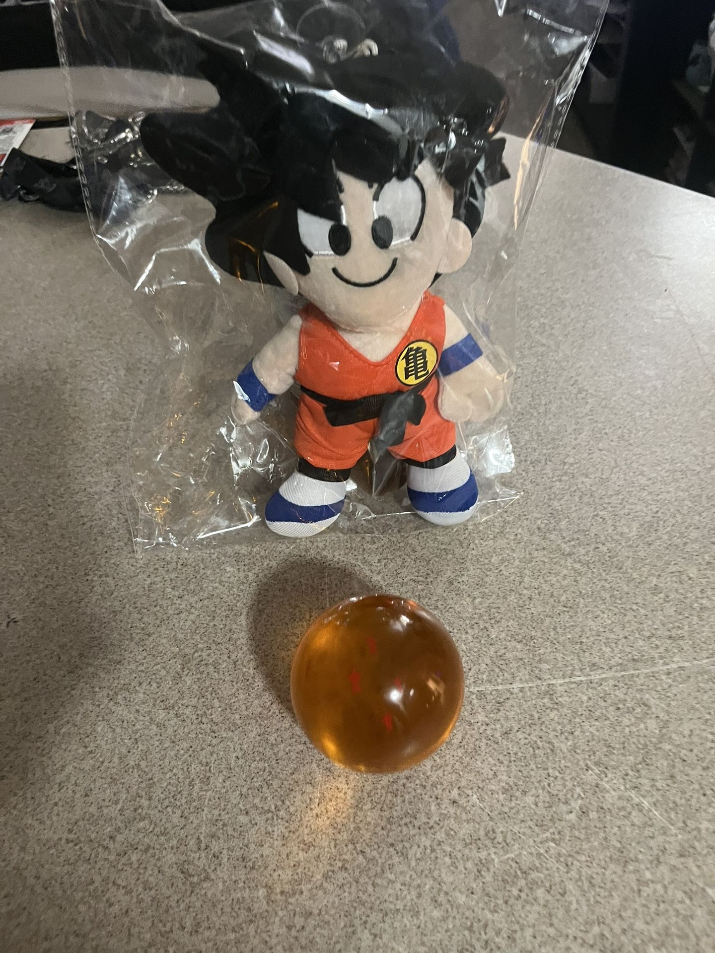 DRAGONBALL Z GOKU PLUSHIE AND 4 STAR DRAGONBALL (REAL GLASS)