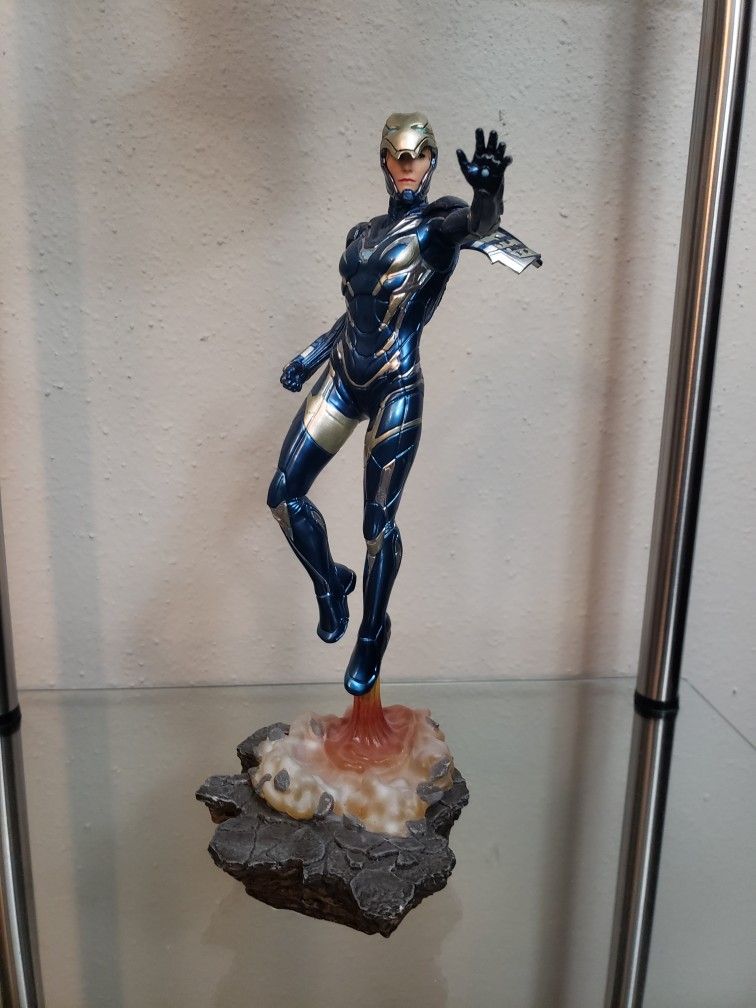 Iron Studios Rescue Statue 