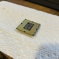 Intel Core i7-2600K + Stock Cooler + Fan