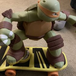 Teenage Mutant Ninja Turtle On Skateboard Toy (collectible)