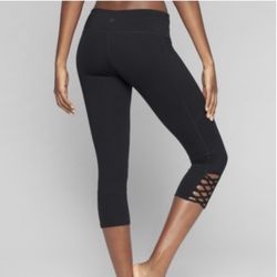ATHLETA Black High Waisted Mind Over Mat Capri Cropped Athletic Workout Leggings