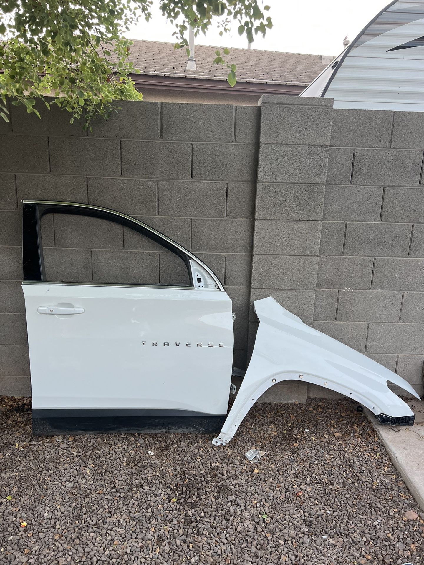 2021 Chevy Traverse Front Door Side Right And Fender