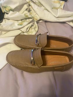 Men’s outgoing shoes, size 10.5