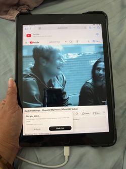 iPad 7 WiFi + cellular