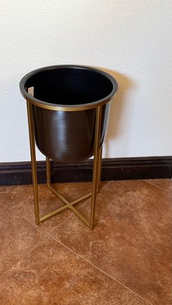 Black Metal Planter with Gold Stand