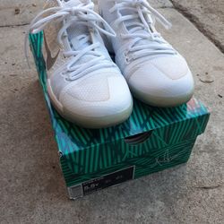 nike kyrie gs size 5.5Y