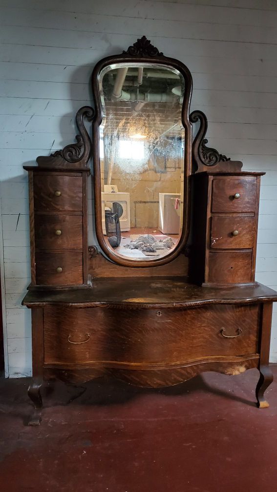 Antique dressing table - perfect craft project to restore
