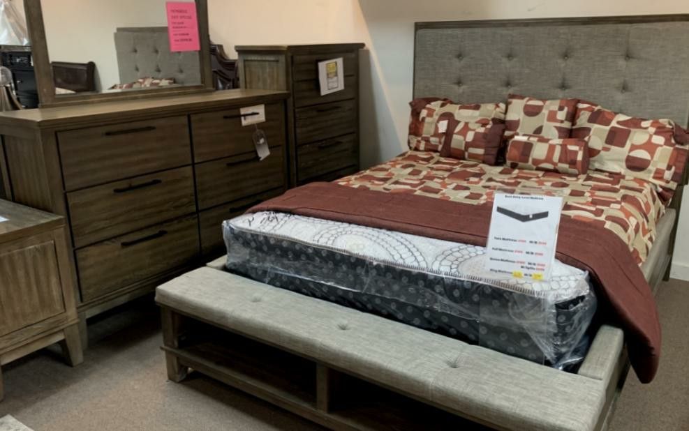 Queen bedroom Set (Bed w/ Dresser and Mirror)$10 down