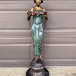  The Four-Season Goddess Statue