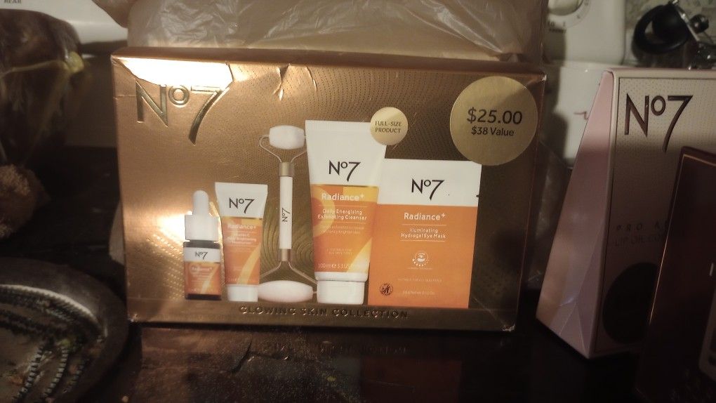 SKIN CARE, EYESHADOW & NAIL SETS