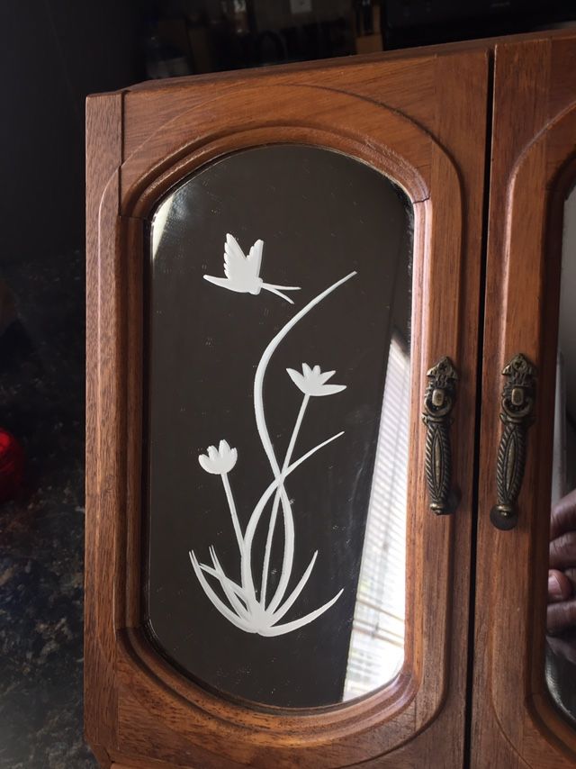 Jewelry box with design on the mirror and a mirror inside $15