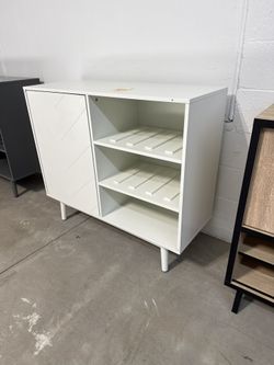 Modern Style Wine Buffet 