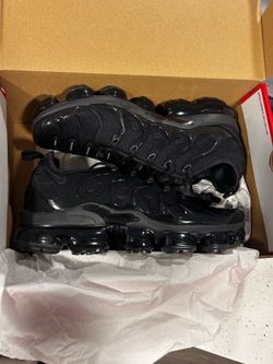 AIR VAPORMAX PLUS authentic sz 11 brand new $200